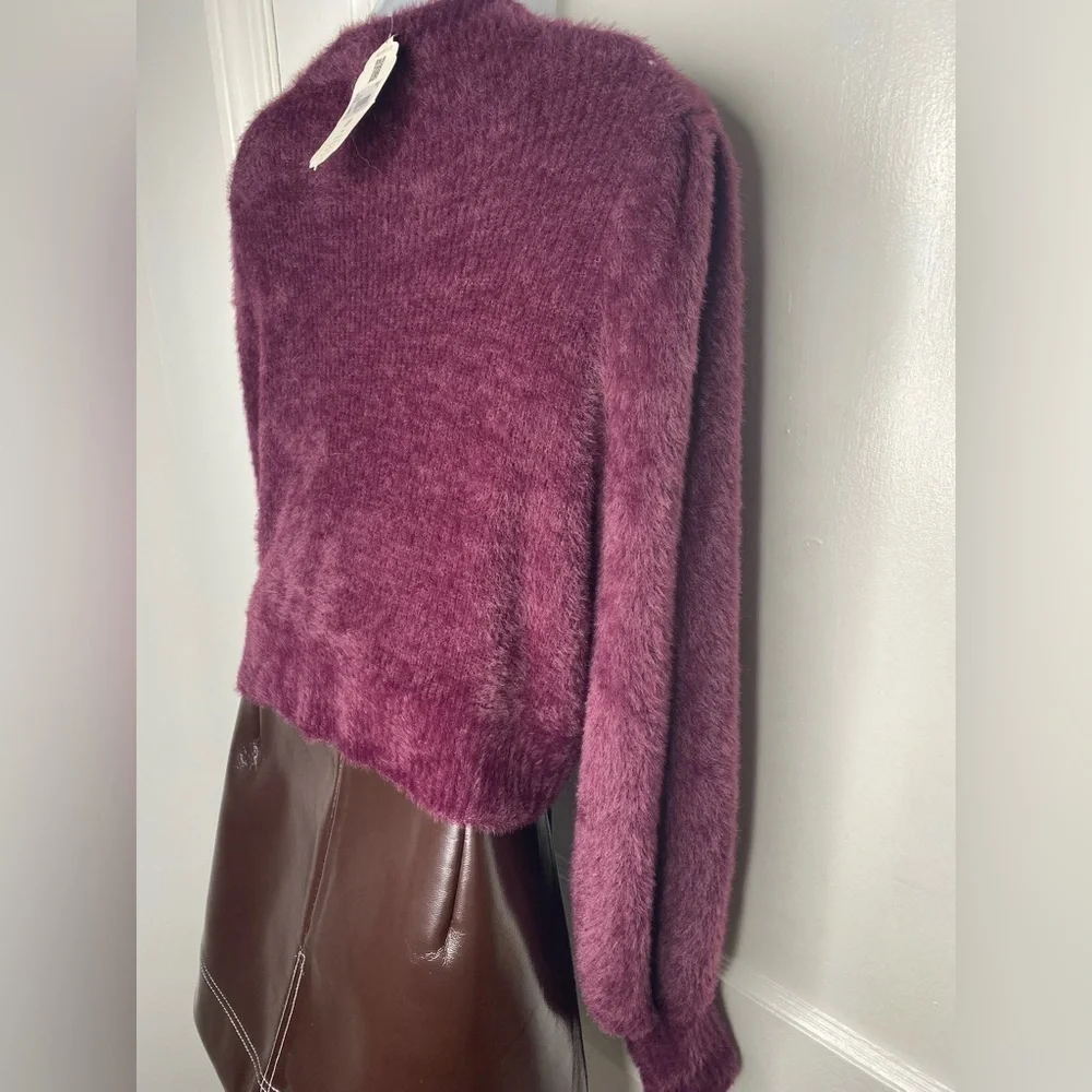 ALTAR’D STATE NWT M Plush Burgundy Cropped Sweater